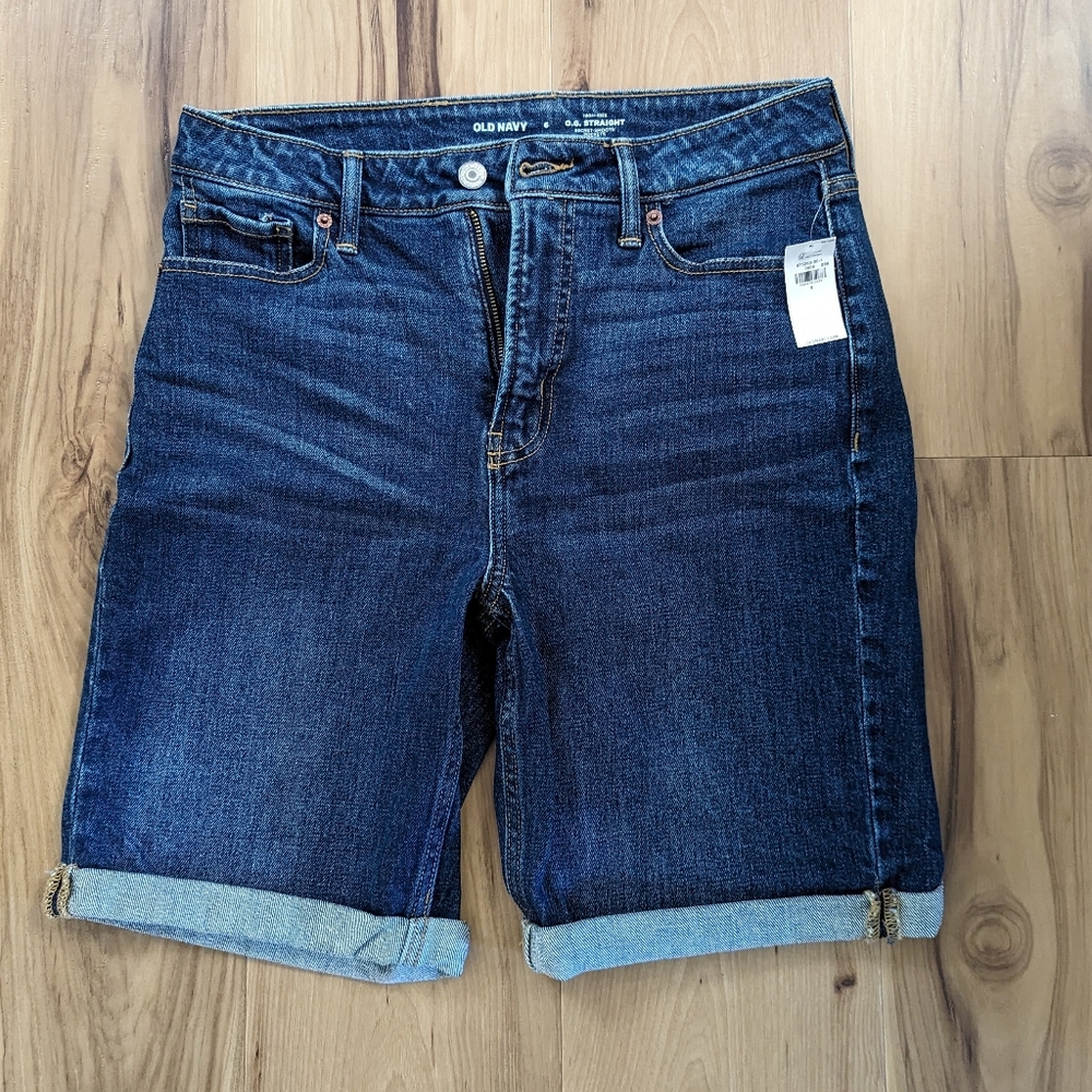 NWT Old Navy Women's Size 6 Dark Wash Cuffed Jean Shorts 7 Inch Seam